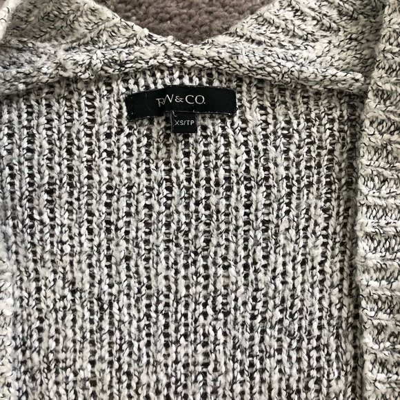 RW&Co. Short sleeve Cape Cardigan - Picture 3 of 4